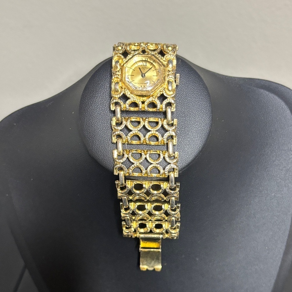Vintage Clinton 17 Shock Resistant WORKING Retro Swiss Winding Watch